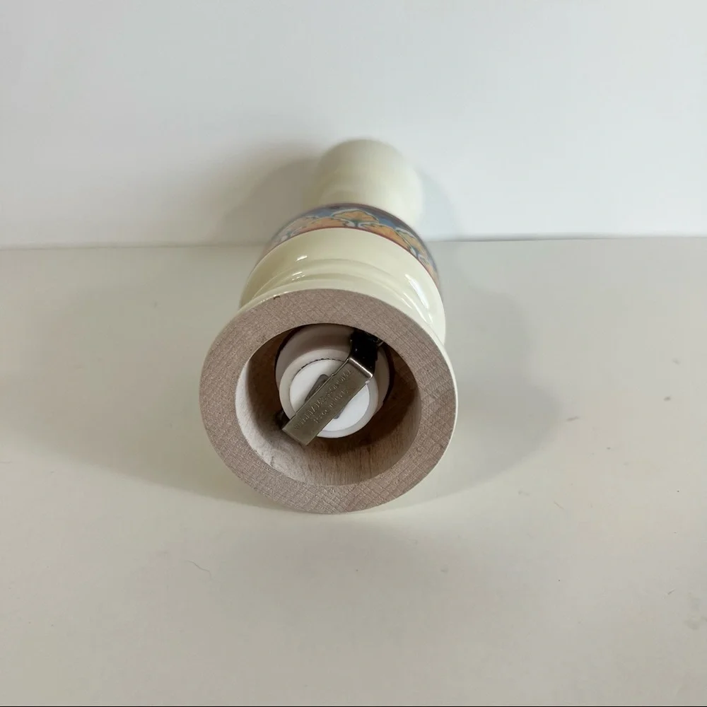 Williams Sonoma Salt Mill Shaker
